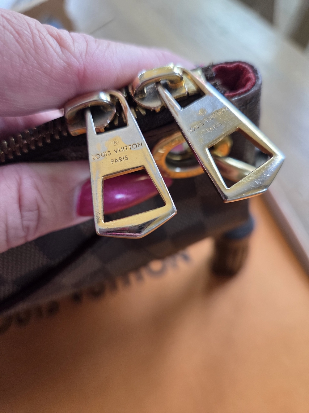 Louis Vuitton South Bank Besace Damier Ebene Crossbody - Picture 4 of 12